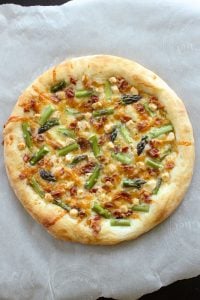 Asparagus Bacon Goat Cheese Pizza - easy to make, and perfect for spring. Fresh asparagus, smoky bacon, salty goat cheese and a garlic sauce make every bite of this pizza fantastic.