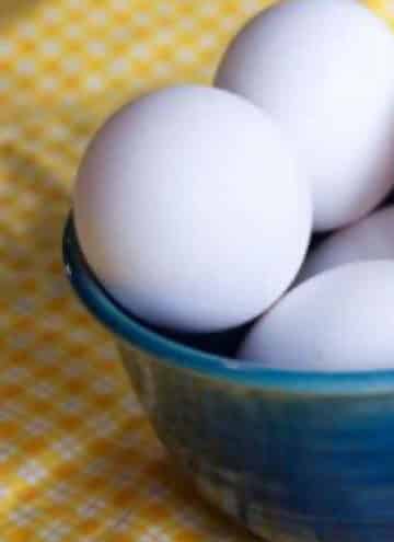 Eggs in blue bowl.