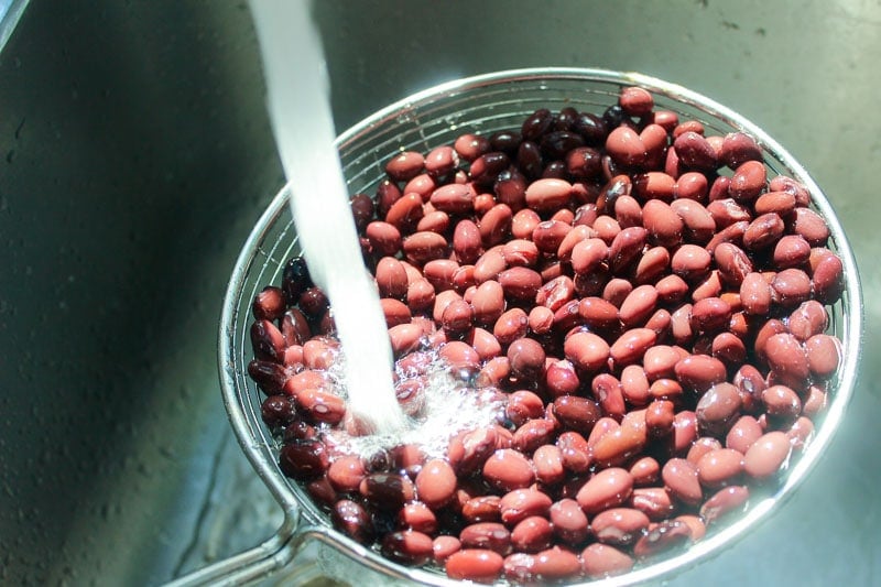Rinsing red beans in strainer.