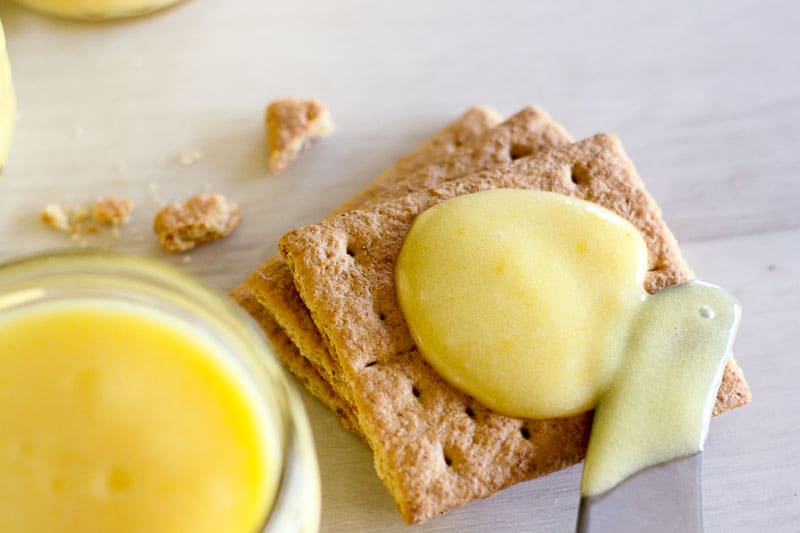 Graham Crackers topped with Lemon Curd.