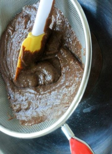 Chocolate pudding in a sieve