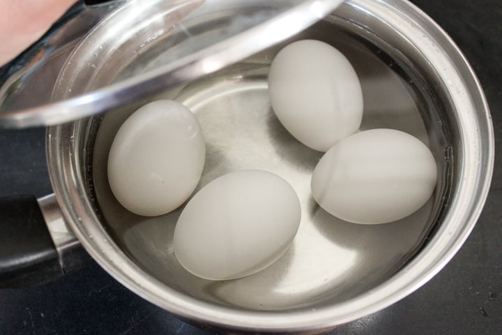 https://deliciousonadime.com/wp-content/uploads/2020/01/Hardboiled-eggs-for-easy-DIY-bistro-box.jpg